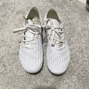 Under Armour Women’s White Quilted Cleats